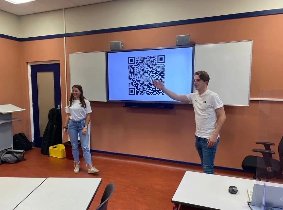 PeperX werknemers presenteren aan praten met de staten over de Energietransitie.