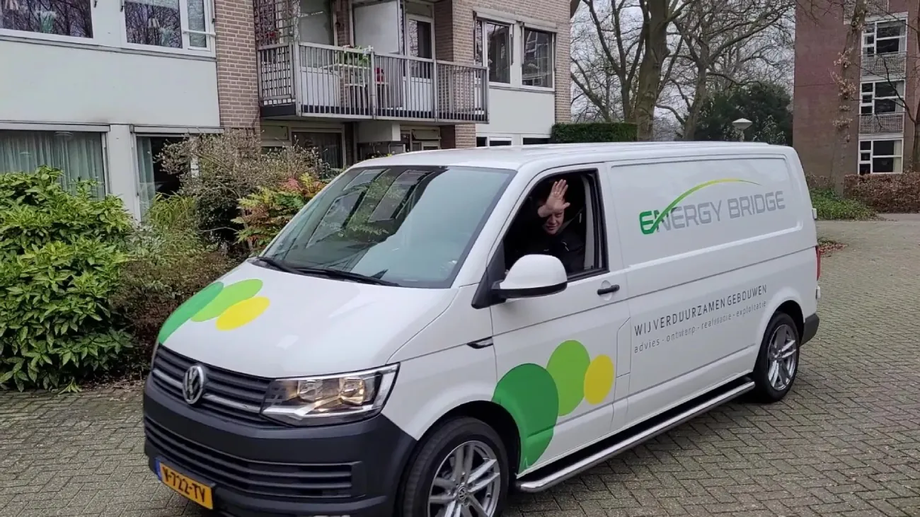 Presentatie door Energy Bridge over duurzame warmtepompsystemen tijdens bijeenkomst over collectieve verduurzaming